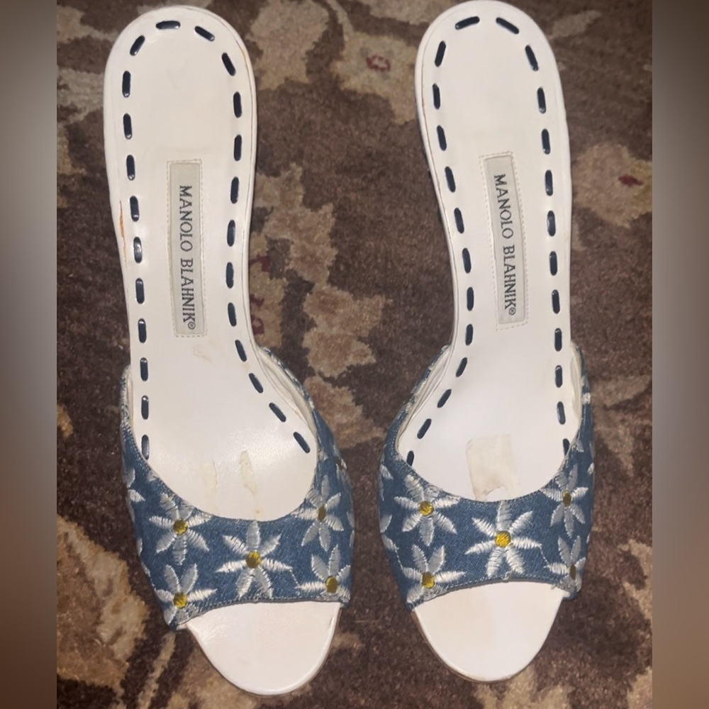 Manolo Blahnik Daisy heels ✨ 🩵💙